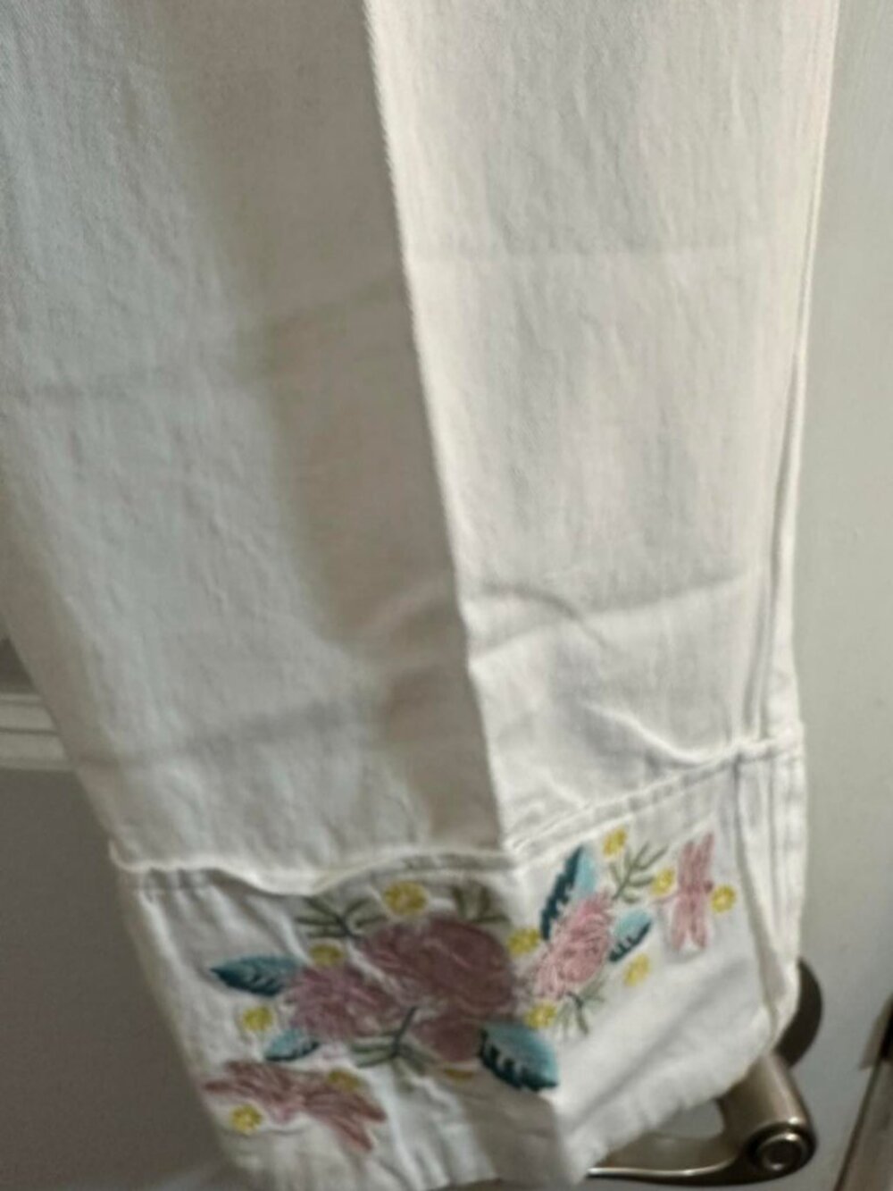 Collections ETC White Cotton Embroidered Floral Dragonfly Cuff Pull On Pants L - Picture 5 of 6
